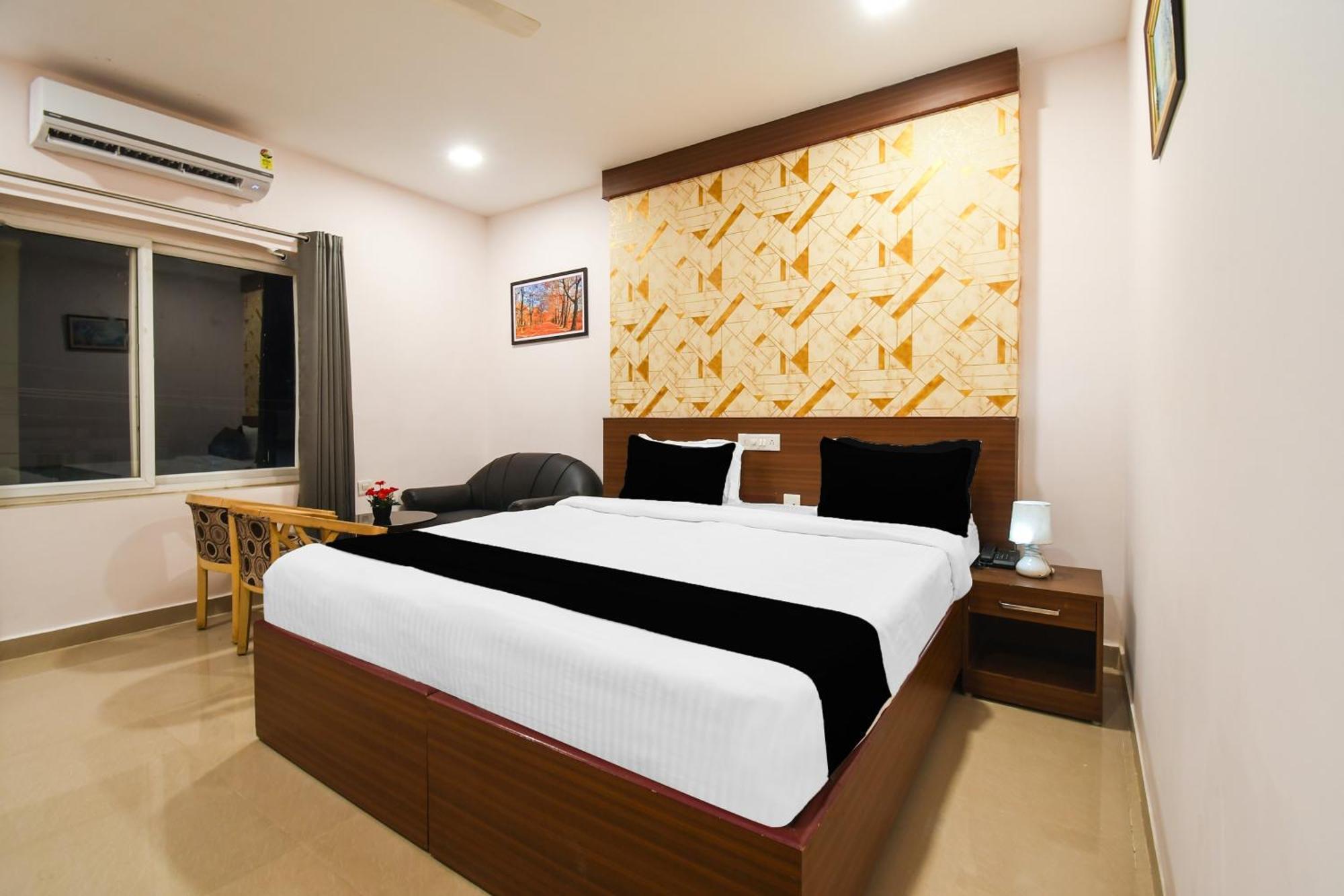 Super Townhouse Best Inn Khandagiri Extérieur photo