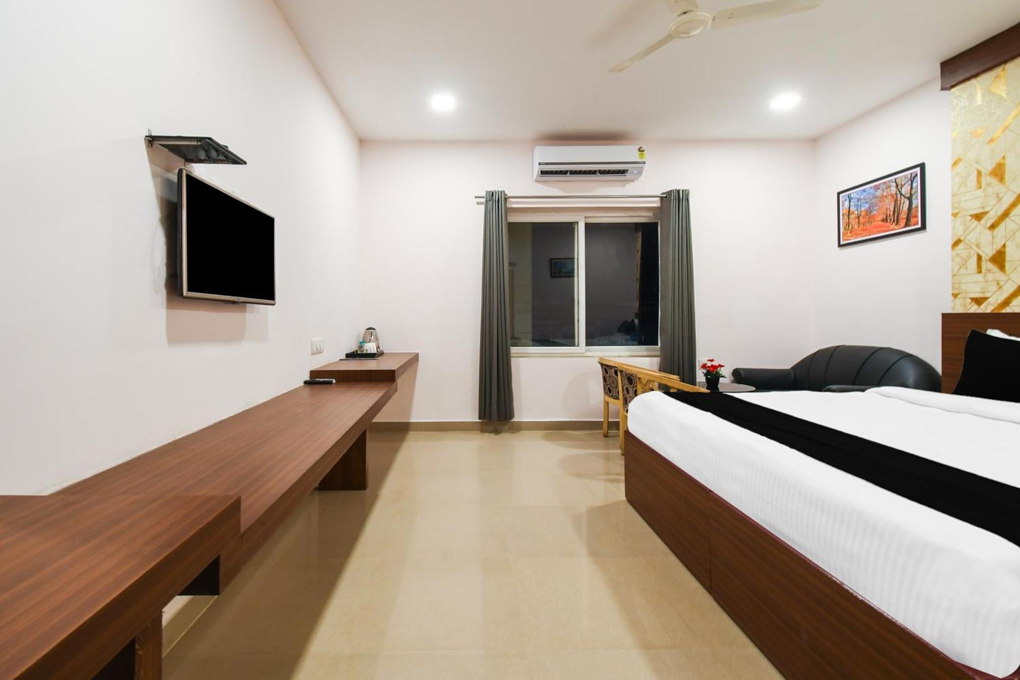 Super Townhouse Best Inn Khandagiri Extérieur photo