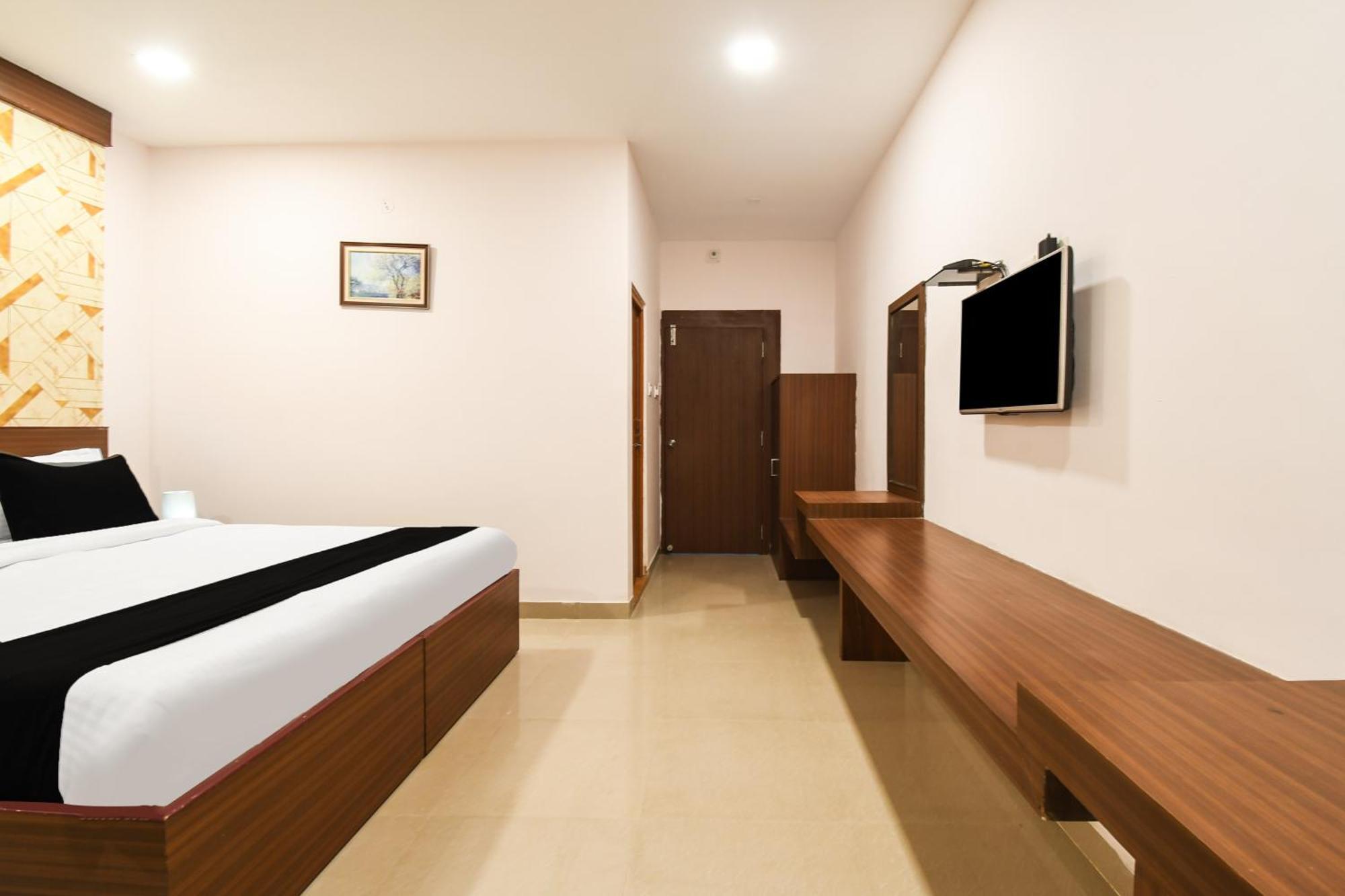 Super Townhouse Best Inn Khandagiri Extérieur photo