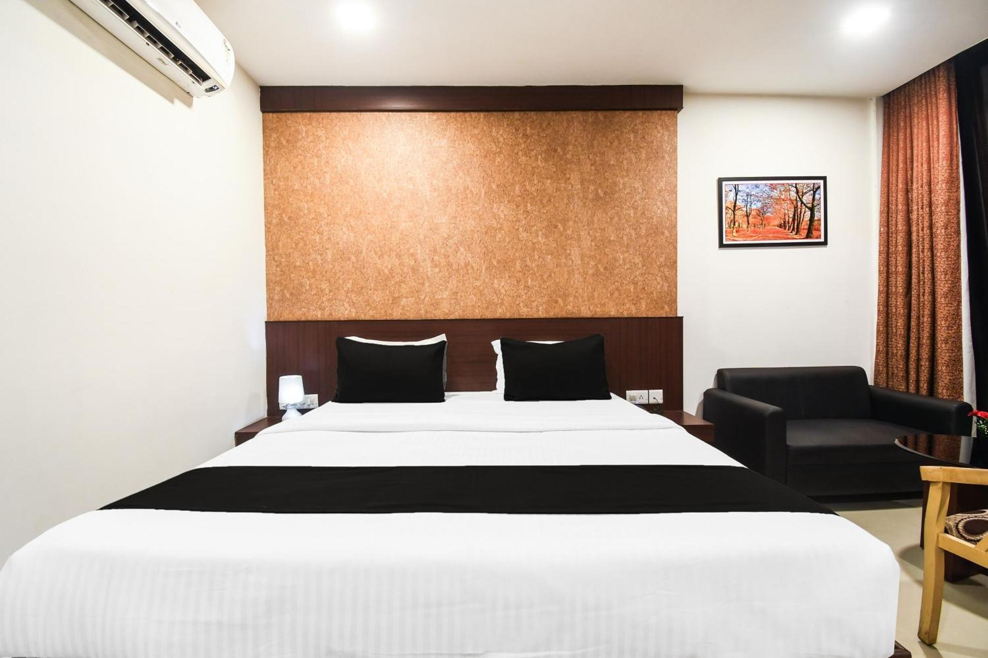 Super Townhouse Best Inn Khandagiri Extérieur photo