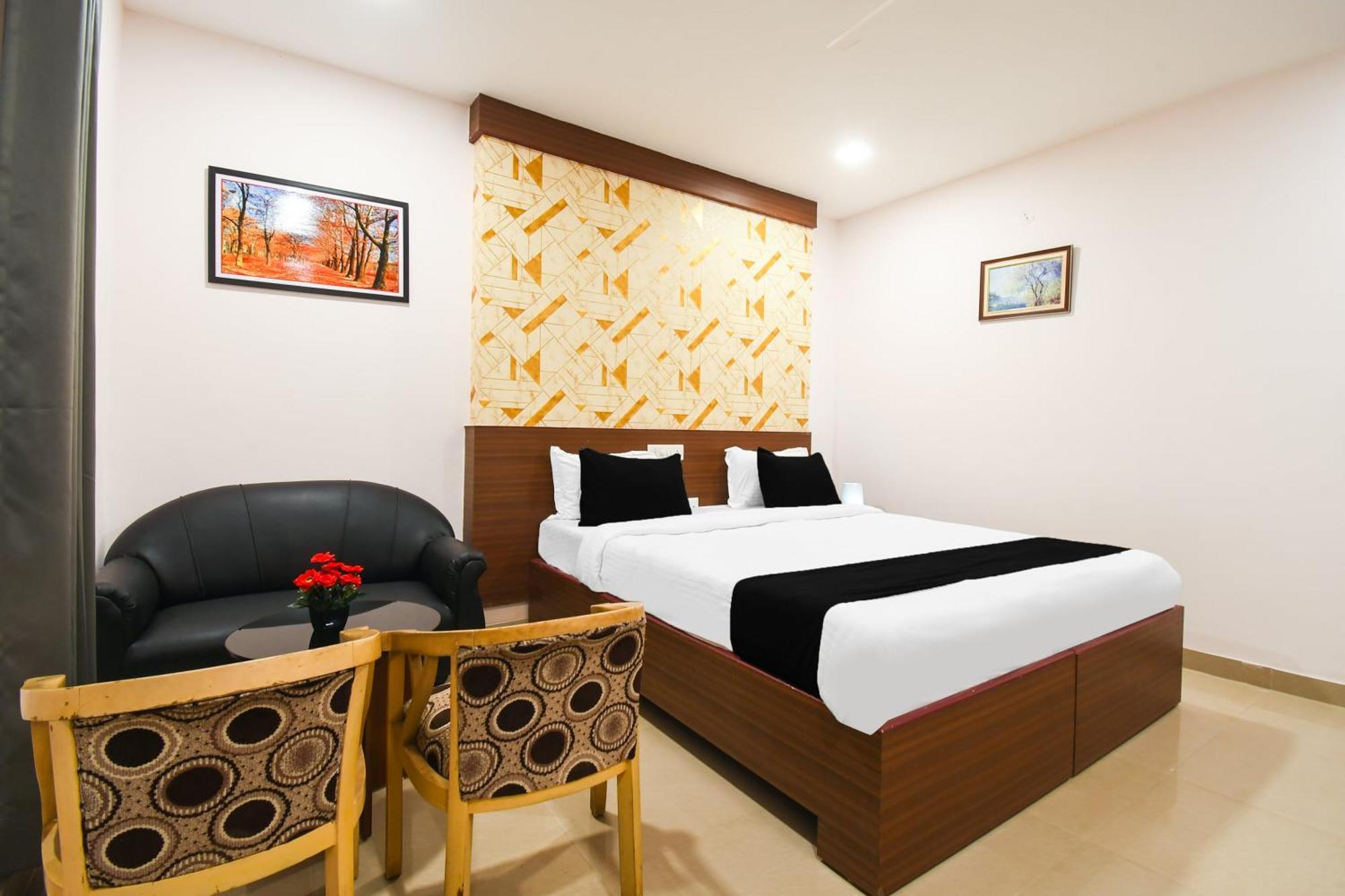 Super Townhouse Best Inn Khandagiri Extérieur photo